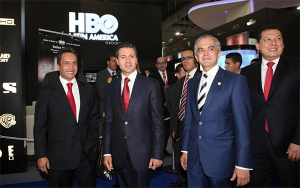 Alejandro Puente, presidente de CANITEC, el presidente de México, Enrique Peña Nieto y el jefe de gobierno del Distrito Federal, Miguel Ángel Mancera