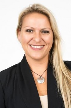 Larissa Zagustin  (1)