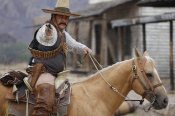 Actor Enoc Leano como Pancho Villa en el documental de Discovery en Espanol, PANCHO VILLA: SE BUSCA VIVO O MUERTO. Estreno 25 de septiembre a las 9PM. (PRNewsFoto/Discovery en Espanol)
